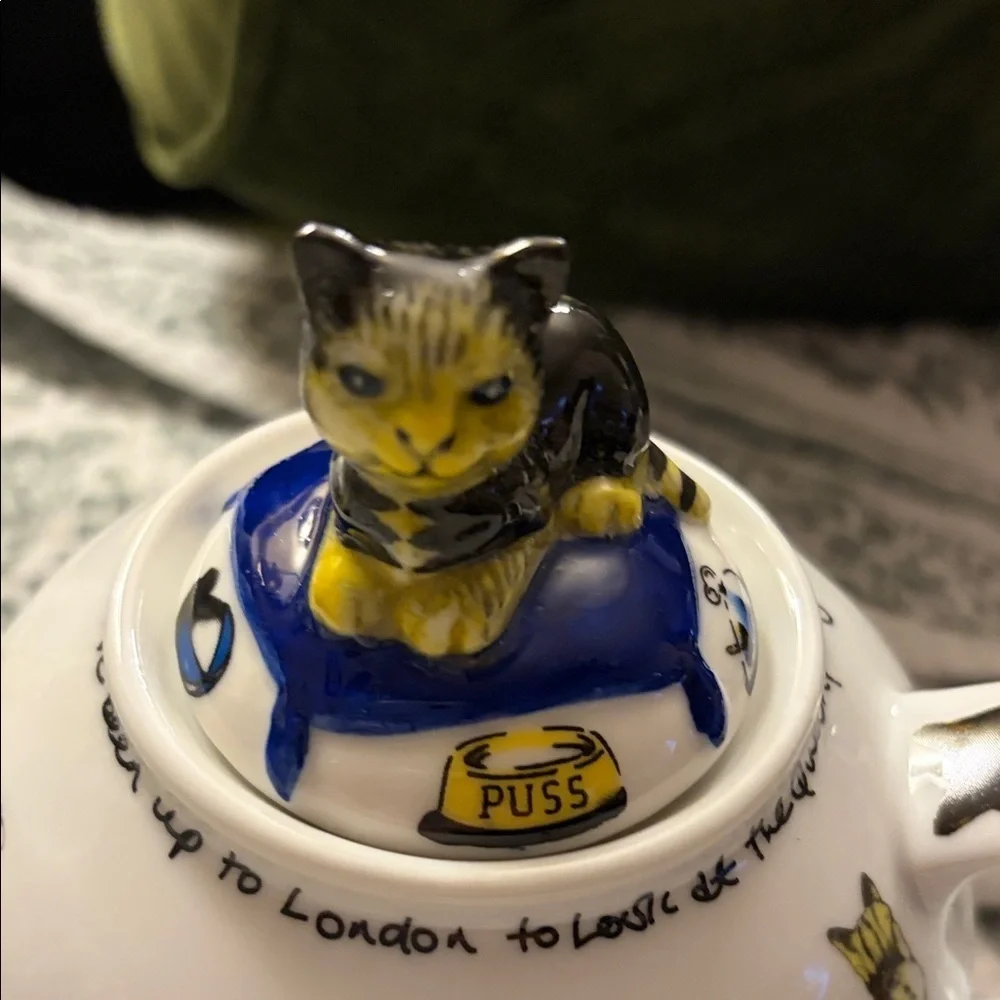 Paul Cardew cat tea Cat-Themed porcelain Teapot with Lid 48 oz.